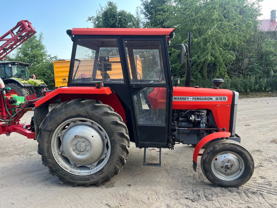 Massey Ferguson 255