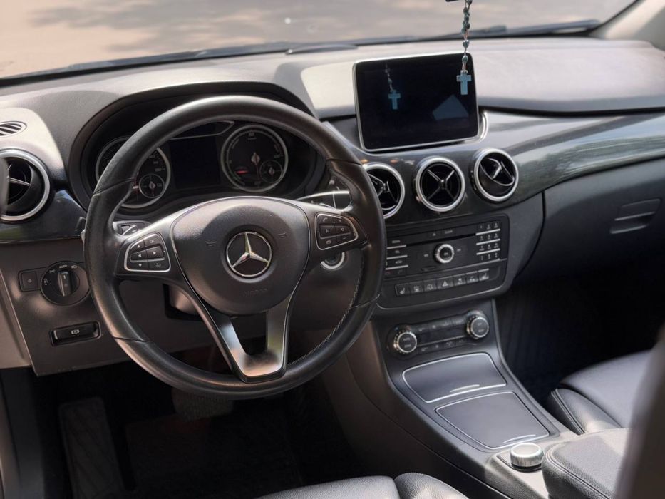 Mercedes B250e 2016