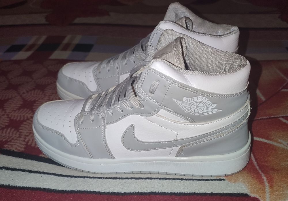 Кроссовки nike air jordan 1 retro grey mid