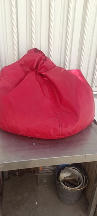 Puff grande com asa , vermelho ruby