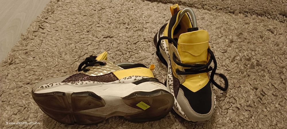 Sprzedam adidasy damskie 38 rozmiar.