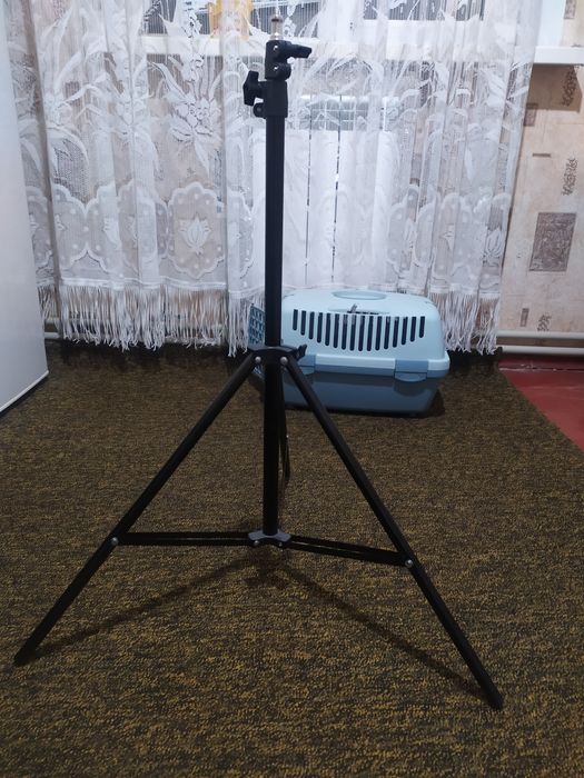 Продам штатив ( металл , пластик) .