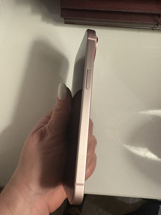 iphone 15 różowy