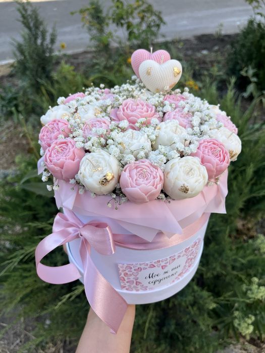 Подарунок на 14 лютого/Букети і свічок