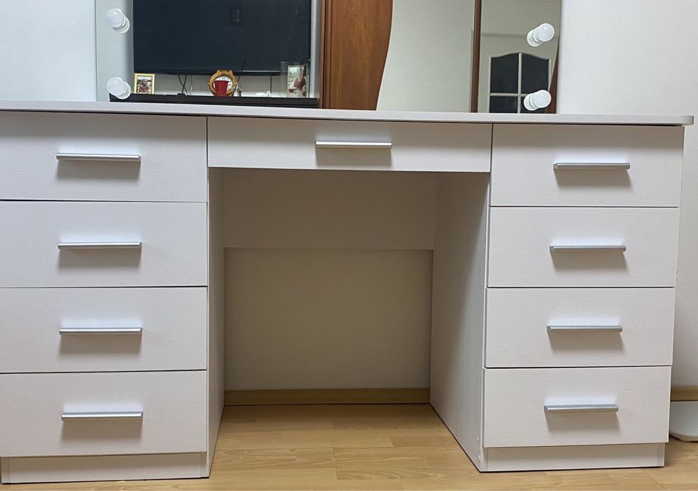 столик , стіл ,новий