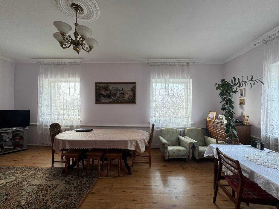 Продаж двоповерхового будинку для великої сім’ї в с. Хацьки