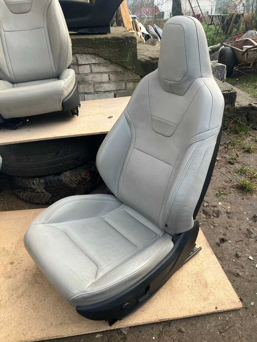 Салон Сидения Консоль центральная Карты двери TESLA Model S 2016 rest