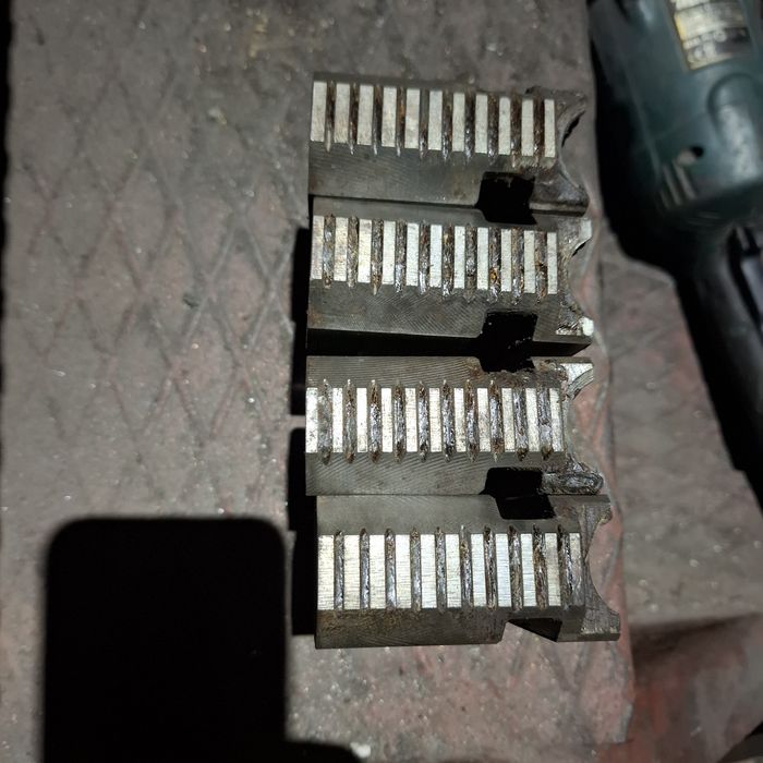 Продам токарный патроны 200мм