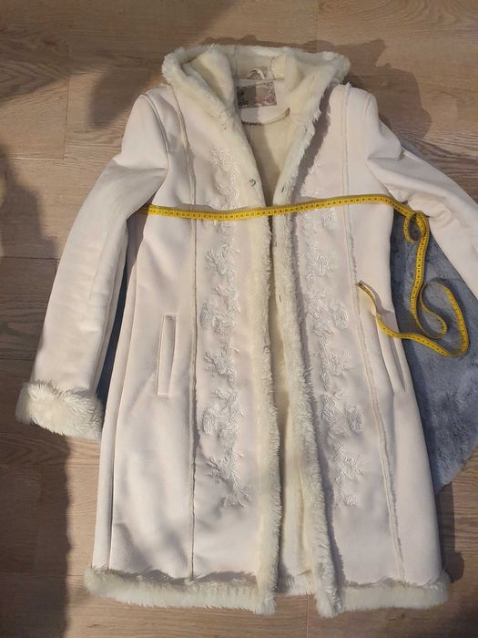 Płaszcz długi na kożuszku z kapturem rozm S/36 #ecru # stan IDEALNY