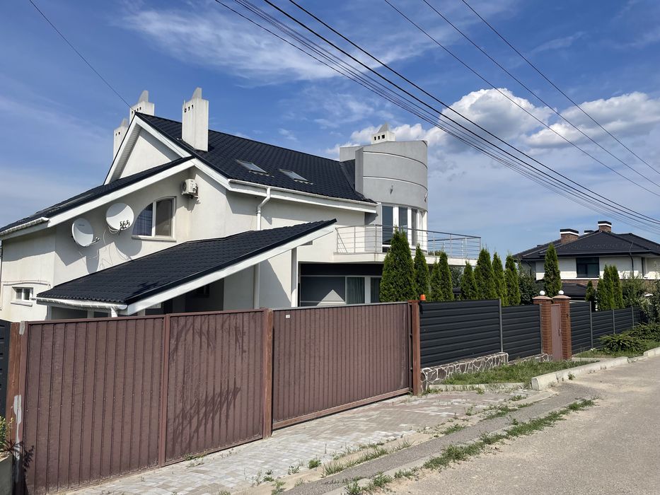 Продаж будинку з басейном в Лісниках 380 м2