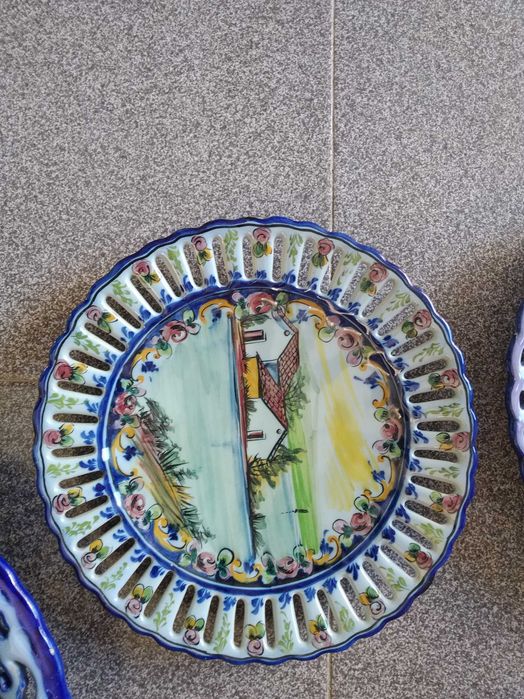 Pratos de decoração loiça de Alcobaça vende-se em separado