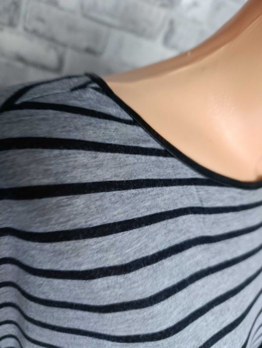 szara w czarne paski oversize bluzka paseczki pasy M z krótkim rękawem