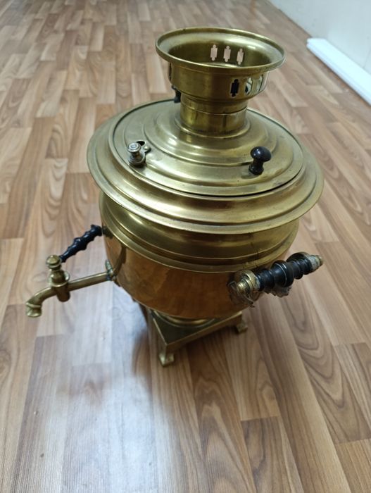 Антикварный жаровой самовар Баташевых (Тула), форма Банка, медали