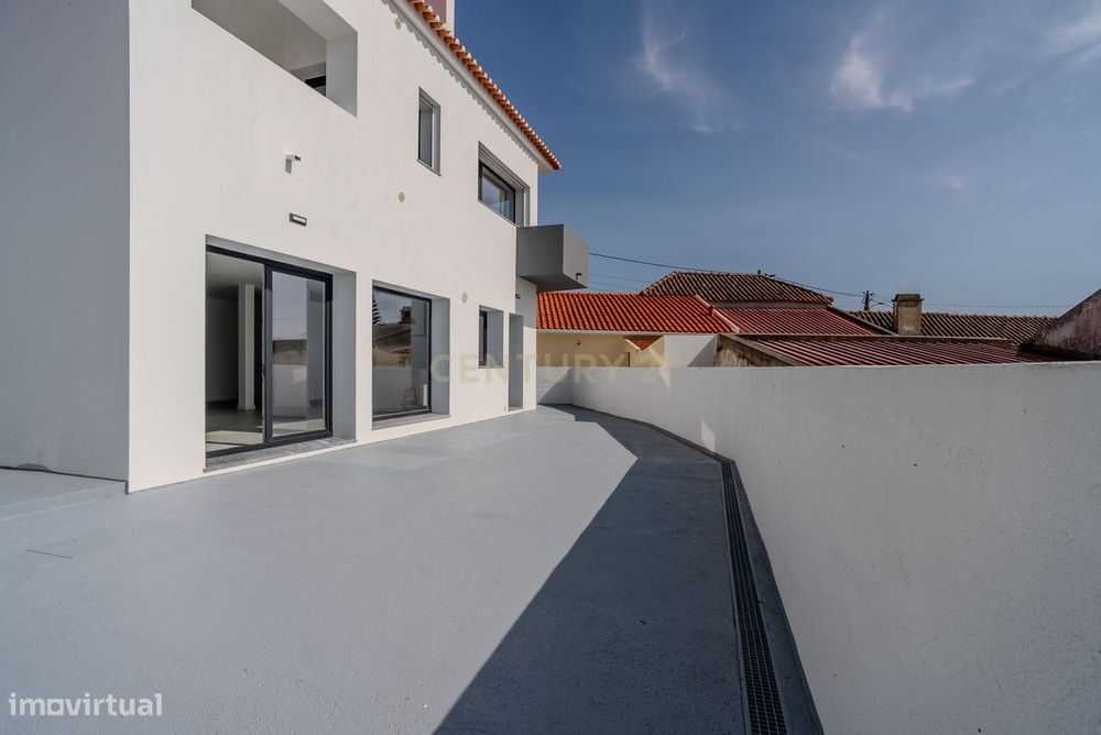 Moradia t3 totalmente requalificada a 5 minutos das praias de Santa Cr
