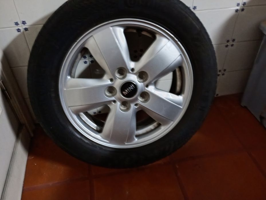 Jante com pneu mini