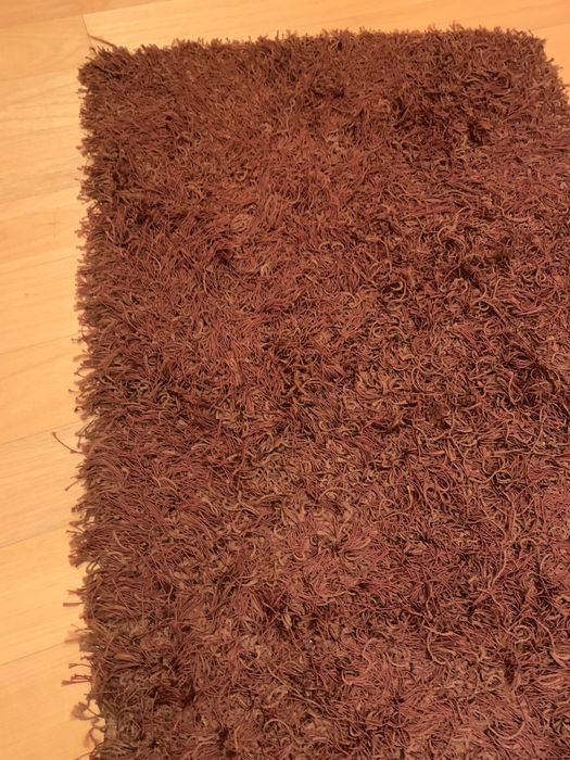 Tapete castanho de frosquinhos