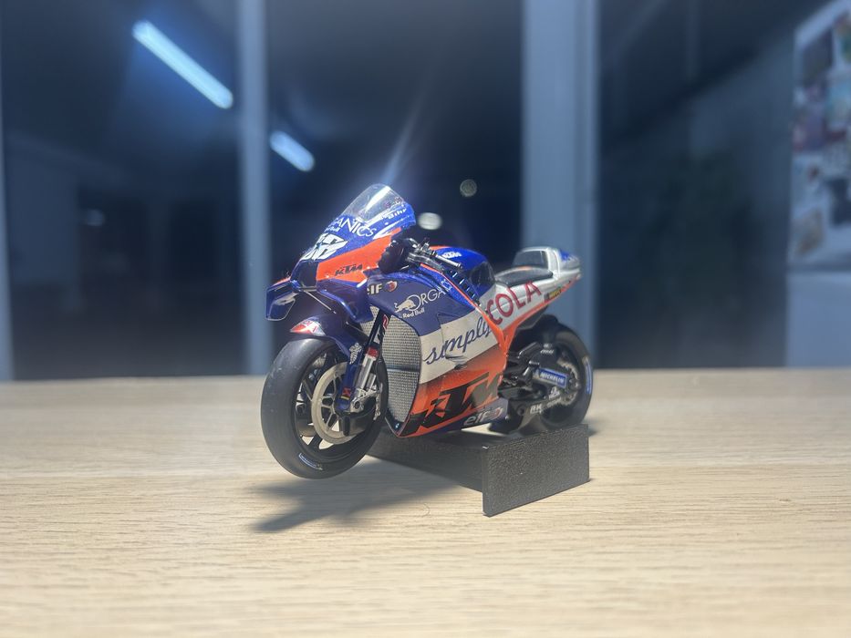 Expositor / suporte para miniaturas