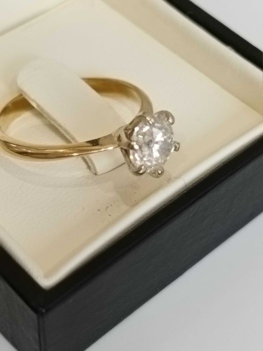 Złoty pierścionek 585 z brylantem 1,40ct (certyfikat )wzór Tiffany