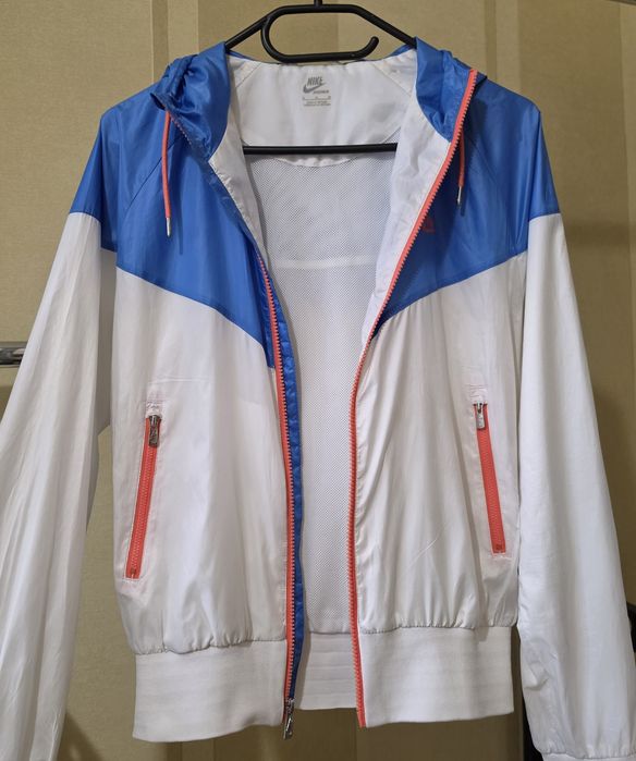 Жіноча вітрівка Nike Windrunner оригінал розмір M