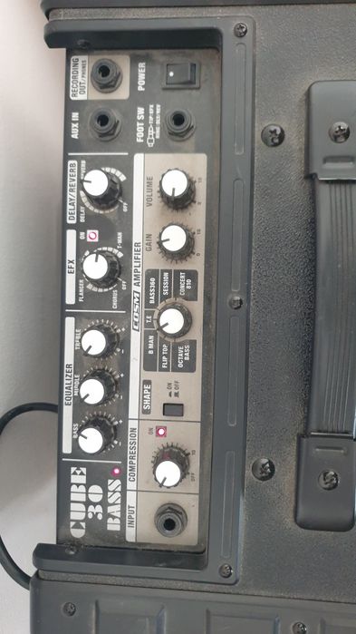 Roland Cube 30 Bass amplificador para baixo eléctrico