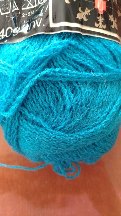 10 motków włóczki  100% synthetic