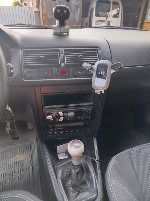 Продаєть Volkswagen GOLF 4