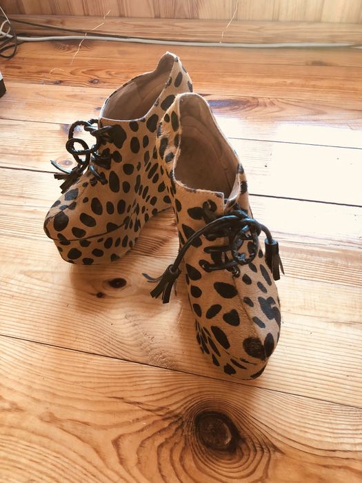 Леопардовые ботинки