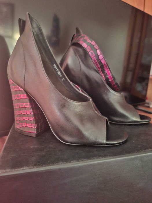 Босоножки Vitto Rossi 37. С реал покупателем договоримся.