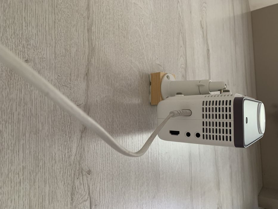 Projektor FHD do 210 cali