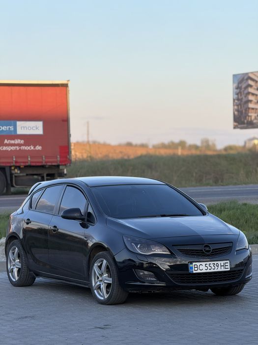 Opel Astra J Hatchback