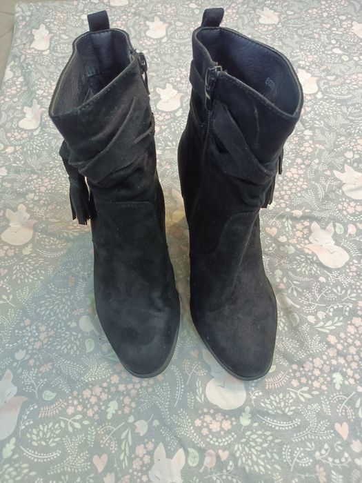 Botki na słupku 37