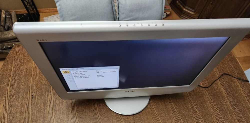 Telewizor Sony Wega LCD 27" KLV-27HR3 retro pokój