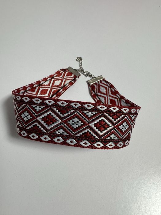 Чокер на шию.