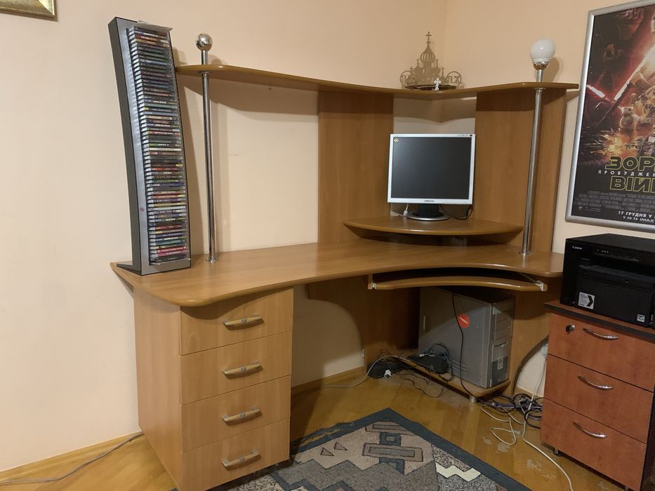 Стіл компютерний,  робоче місце школяра