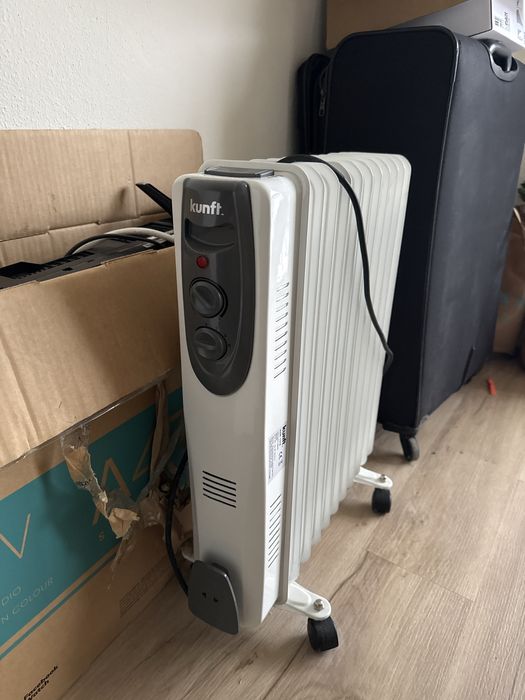 Radiador a óleo Kunft 2500W – bom estado