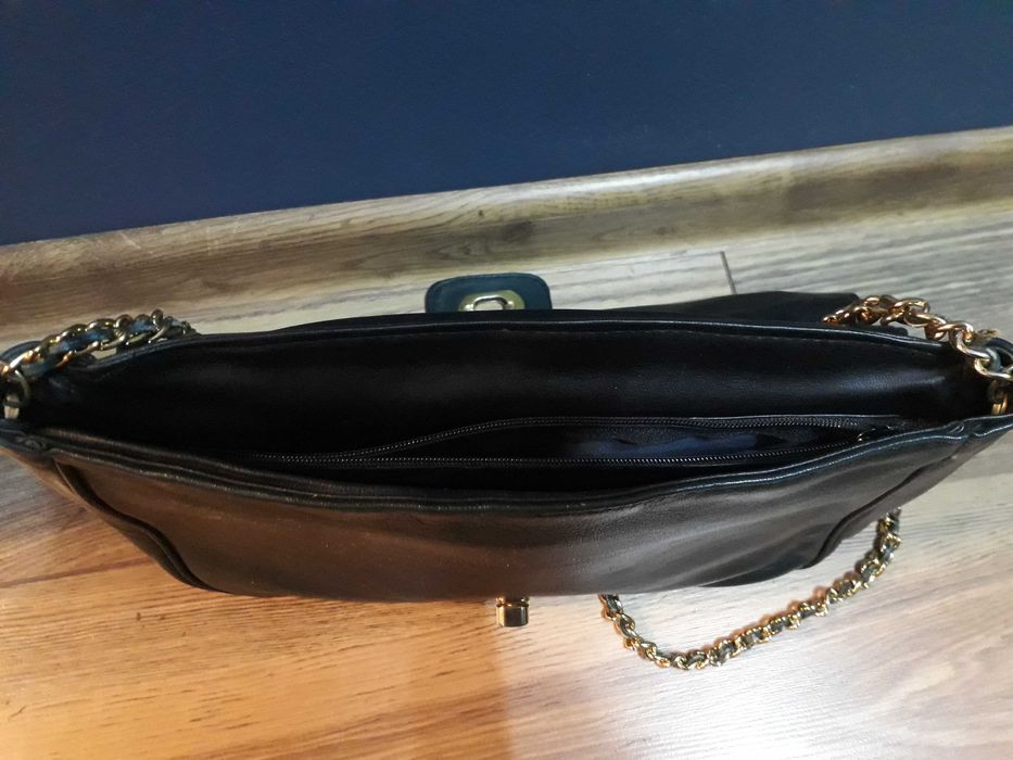 Torebka ciemno zielona z łańcuszkiem