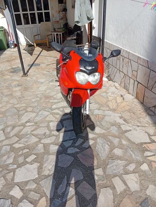 Vende-se GSX 600 F