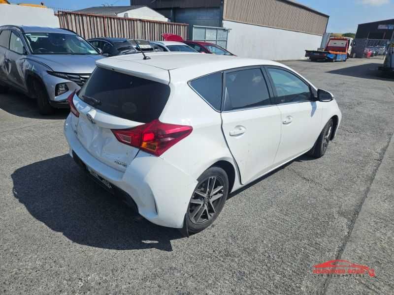 Бампер Toyota Auris розборка шрот
