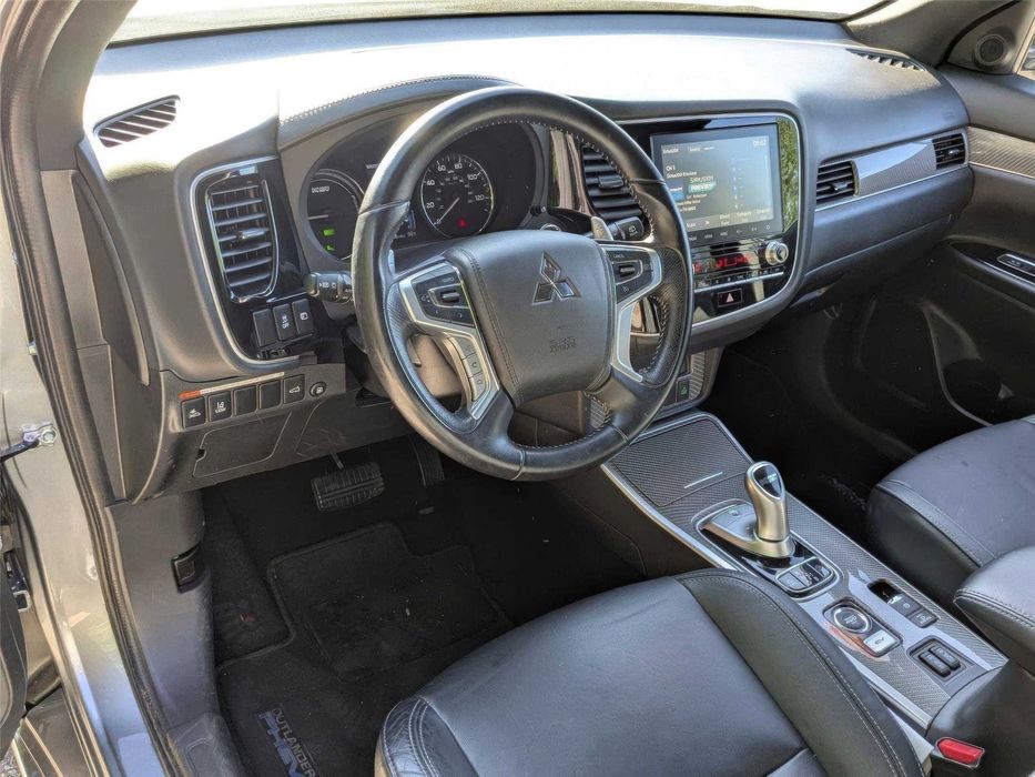 Mitsubishi Outlander Hybrid Plug-in SE      2020