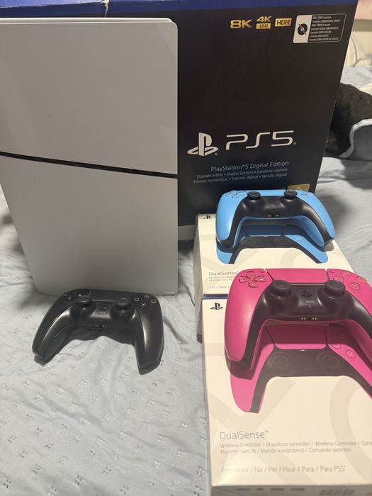 Playstation 5 Digital c/ caixa e 3 comandos