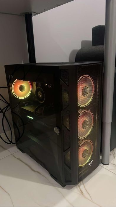 *OPIS* Zestaw komputer + monitory + kierownica