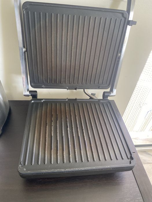 Sanduicheira bem conservada