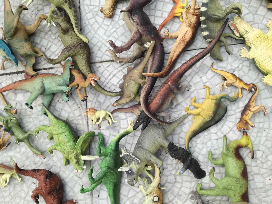 Dinossauros em resina vários