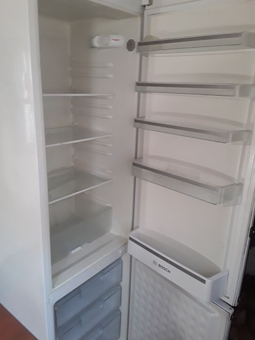 Холодильник двухкамерный BOSH