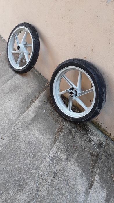 Honda NSR 50 RR Jantes com pneus em bom estado ( Valor FIXO )