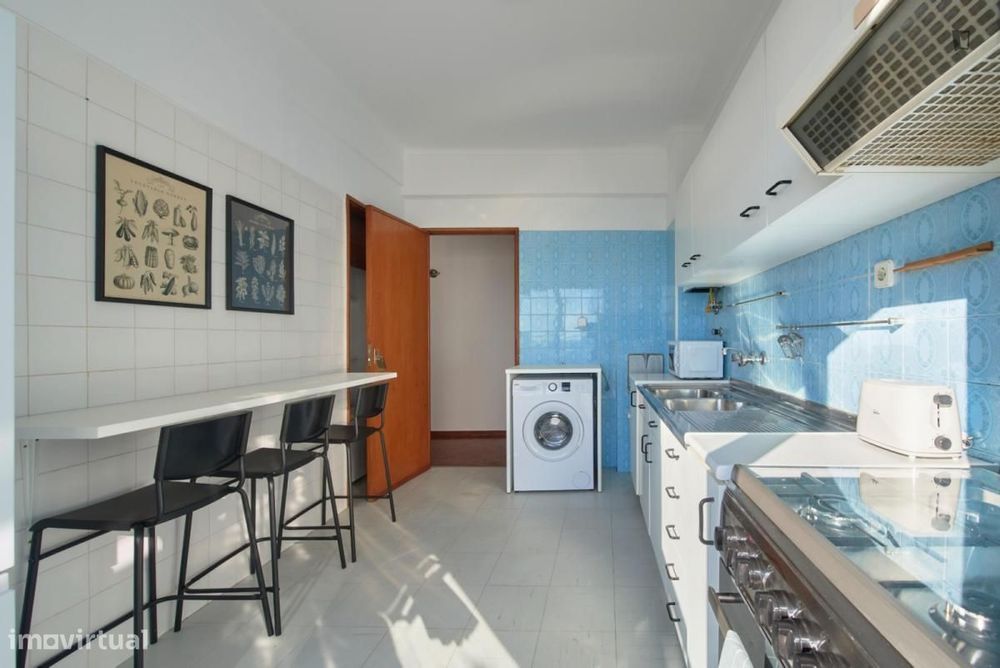 Quarto - localizado em Almada Lisbon
