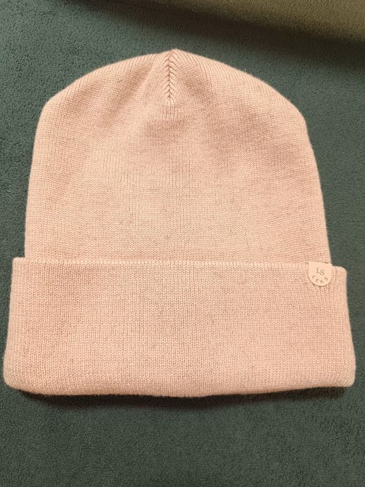 Шапка женская  пудровая с отворотом