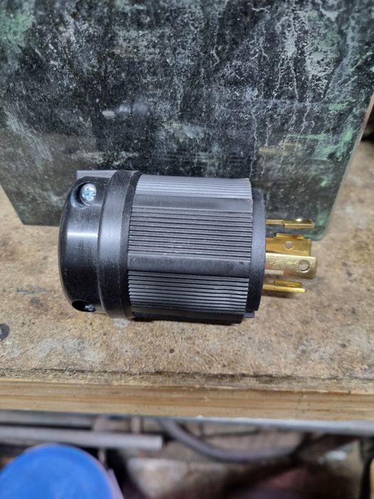 Вилка Штекер  NEMA 14-30 120-240v