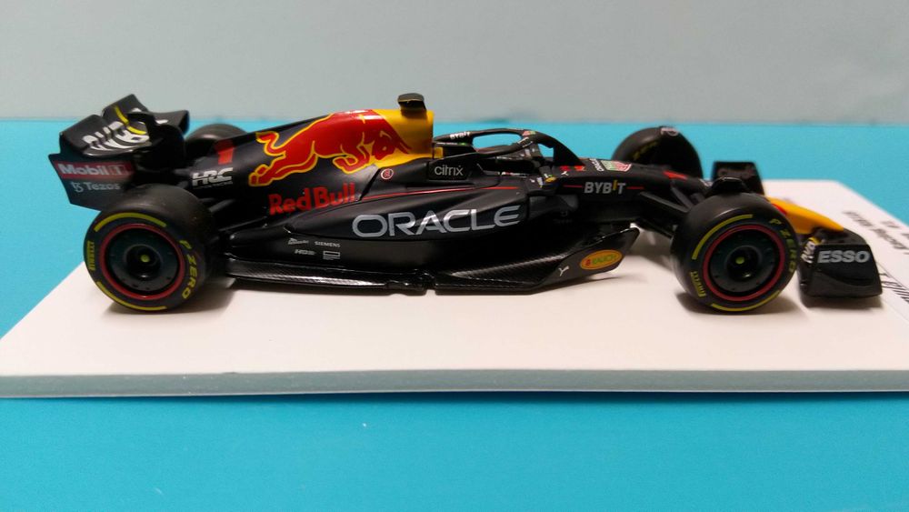 Red Bull RB18 #1 Verstappen - Campeão Mundial F1 2022 - Miniatura 1/43