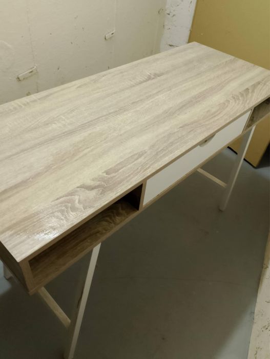 Biurko -toaletka drewwno z bielą